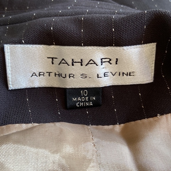Tahari Arthur S. Levine Women's Brown Pinstripe Blazer Career Jacket Workwear - Picture 3 of 5